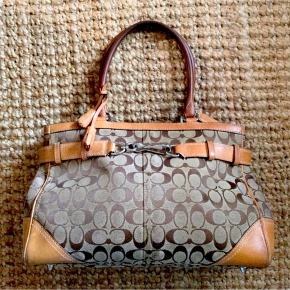 Never used Coach authentic shoulder bag - Picture 2 of 6